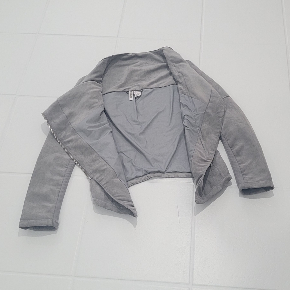 H&M Gray Faux Suede Cropped Biker Style Jacket Off Side Zipper Pockets Size 4 - Picture 3 of 14